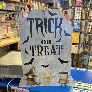 Halloween Trick or Treat Sign - Gray